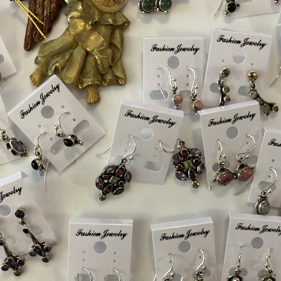 35 piece lot of ladies, beautiful sterling, silver earrings, beautiful jewelry - Picture 7 of 7